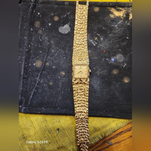 VINTAGE Trophy Golden Nugget Ladies watch main image 5